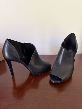 Soooo Cute ! Michael Kors Black Leather Peep-Toe High Heel Ankle Booties